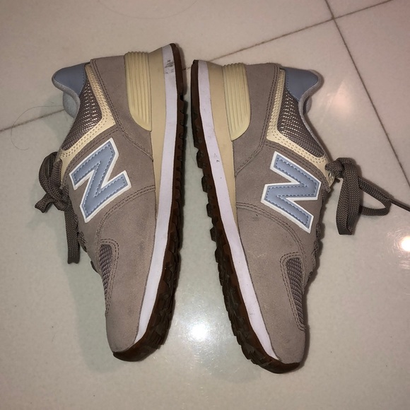 new balance sneakers - Picture 2 of 4